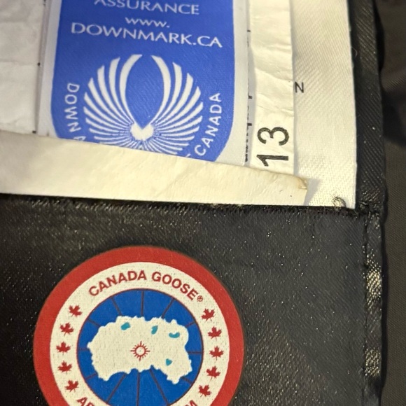 Canada Goose Women's Rossclair Jacket in Navy Size Small WITH FOX FUR TRIM - Picture 6 of 13